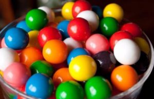 Muere tras haberse intoxicado ¡con chicles!