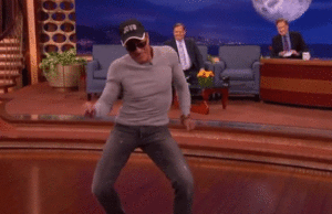 A sus 54 años Jean-Claude Van Damme repite el baile en la película “Kickboxer” de 1989