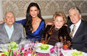 El legendario “Espartaco” Kirk Douglas cumple 101 años y lo celebran