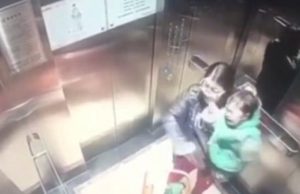 ESTREMECEDOR – Una niñera golpeó brutalmente al menor que cuidaba en el ascensor