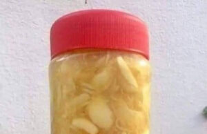 Jengibre rallado, cebolla, ajo, jugo de limón y miel. Así se prepara