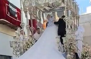 Se incendia una estatua de la Virgen durante la procesión