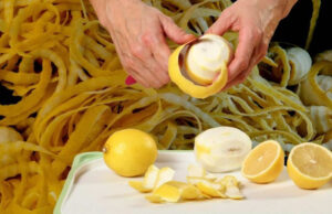 Descubre los increíbles beneficios de sumergir cáscaras de limón