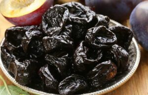 Tres beneficios que no conocías de las ciruelas pasas